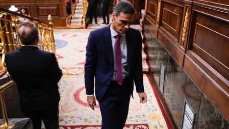 El presidente del Gobierno, Pedro Sánchez abandona el hemiciclo tras su intervención este miércoles en el pleno del Congreso