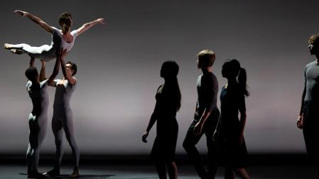 'Momentum', danza en el MUN.