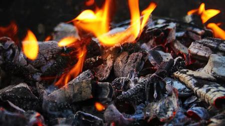 Fuego y ceniza