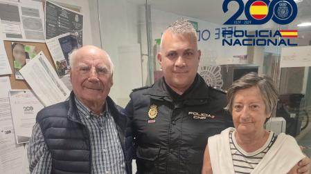 Un policía nacional fuera de servicio destinado en Pamplona salva a un hombre que se estaba atragantando en una gasolinera de Teruel