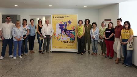 Responsables políticas, de las librerías y de las bibliotecas, este jueves en la Biblioteca de Navarra. Flanquean el cartel Pablo Abárzuza y Liébana Goñi (a la izquierda) y Rebeca Esnaola y Nerea Reta (a la derecha)