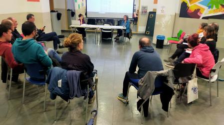 Charla celebrada recientemente en Estella para constituir una plataforma contra los proyectos mineros.