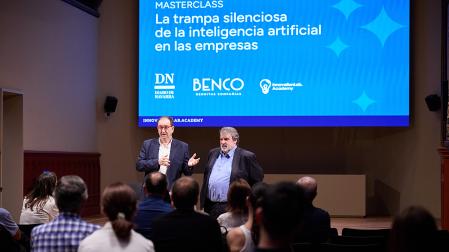 Íñigo Echeveste y José Antonio Guruceláin durante la charla