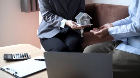 Se observan indicios de moderación en las operaciones de compraventa de vivienda en Pamplona