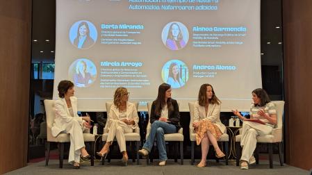 De izda. a dcha., Cristina Ochoa, Mireia Arroyo, Andrea Alonso, Ainhoa Garmendia y Berta Miranda
