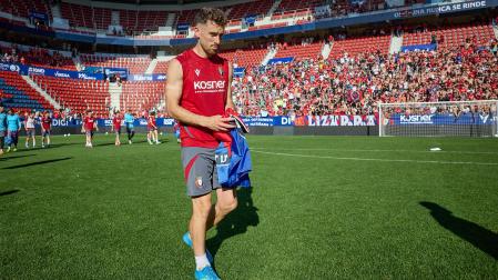 Kike Barja tras finalizar el entrenamiento con público en El Sadar