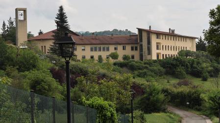 Vista del antiguo monasterio de Oteiza, en la cendea de Berrioplano, trasformado en enero en comunidad terapéutica de Proyecto Hombre Navarra