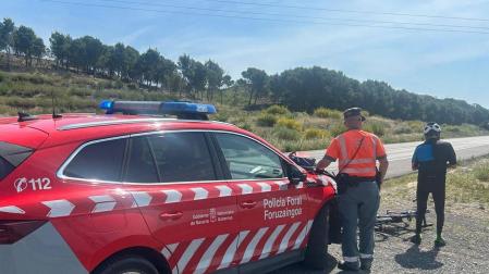 La Policía Foral ha denunciado a un ciclista en el cruce de Los Abetos por dar positivo en cannabis y alcohol