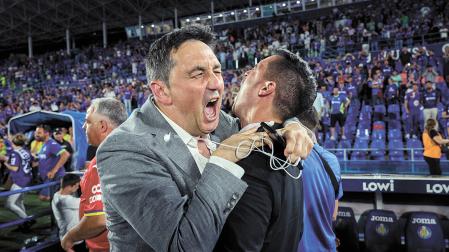 El director deportivo, Braulio Vázquez, celebró con efusividad la permanencia