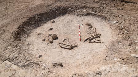 Tumba doble en proceso de excavación