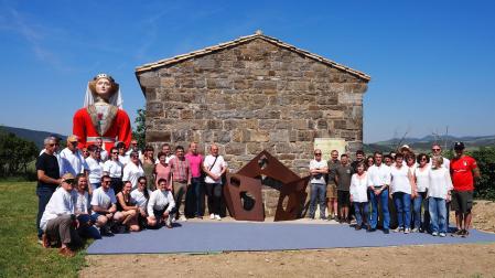 Fotos de la inauguración de la escultura 'Maddalen' junto a la ermita de San Román de Aoiz