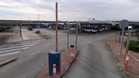 Acceso al aeropuerto de Vitoria, que actualmente es gratuito