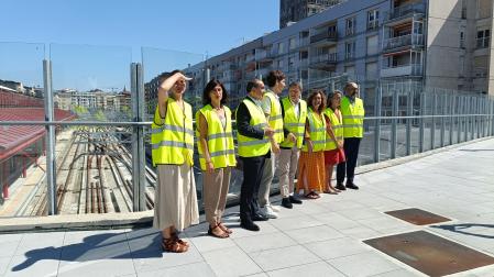 Representantes institucionales visitan las obras de la estación de Atotxa en San Sebastián