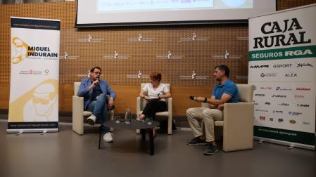 Un momento de la charla con los periodistas Víctor Goñi y Luis Guinea