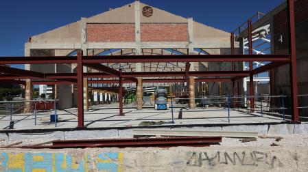 Estado actual de las obras de rehabilitación de las antiguas naves junto a la UPNA, que serán la futura sede del BAI Institute
