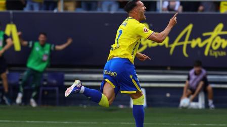 Lucas Pérez celebra el 1-0 del Cádiz contra el Leganés en la penúltima jornada de LaLiga Hypermotion