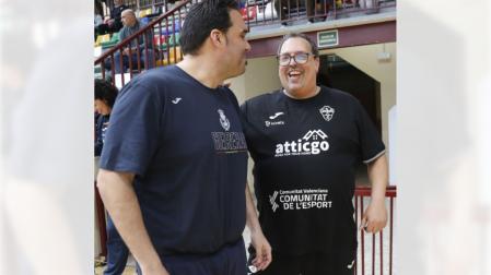 Alberto Zabalegui,junto a Joaquín Rocamora, técnico al que sustituirá tras asumir éste el cargo de seleccionador nacional absoluto