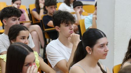 Alumnos de tercero de la ESO del colegio Claret Larraona, durante el foro de envejecimiento organizado por Diario de Navarra.