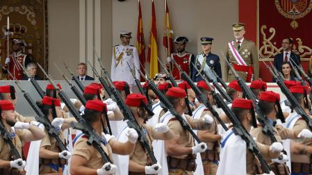 Alrededor de 3.700 efectivos tomaron parte del desfile militar con motivo del Día de las Fuerzas Armadas celebrado en Vigo