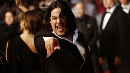 Carlos González gesticula a la salida del pase de 'La bola negra' en el Festival de Cannes