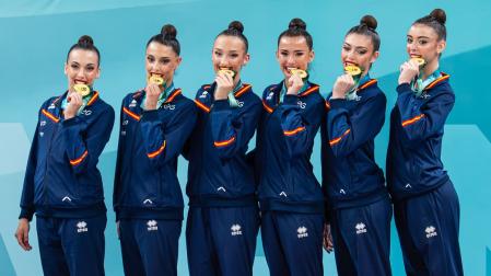 Las gimnastas españolas, con las medallas de oro