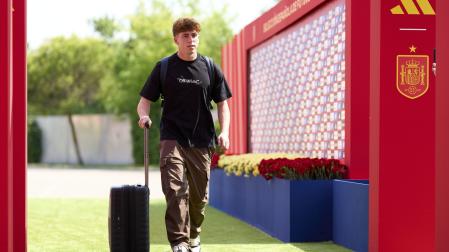 Víctor Muñoz, a su llegada este sábado a la concentración del combinado español en la Ciudad del Fútbol de Las Rozas, en Madrid