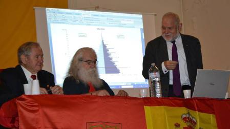 José María Oliver, Pedro Meca y Jesús Hernández Aristu, durante unas jornadas culturales en París