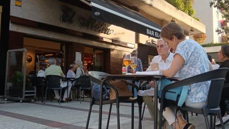 El bar El Molino, en la avenida de Bayona número 11 de Pamplona, con su terraza