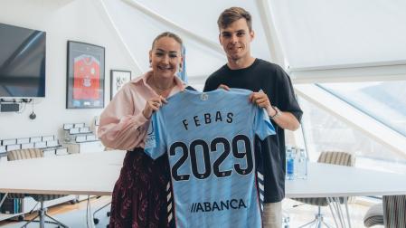 El Celta ficha al centrocampista Aleix Febas hasta 2029