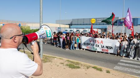 Imagen de la concentración de trabajadores de Uvesa Tudela que tuvo lugar el pasado viernes