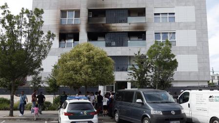 Los vecinos de un bloque de la avenida Belascoain, en la urbanización de Ardoi, en Zizur Mayor, tuvieron que ser desalojados por un incendio ocurrido este lunes, 1 de junio