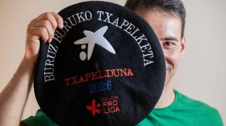 Darío Gómez, con la txapela de campeón.
