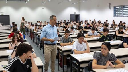 Alumnos de Bachillerato, examinándose de la PAU en Tudela.
