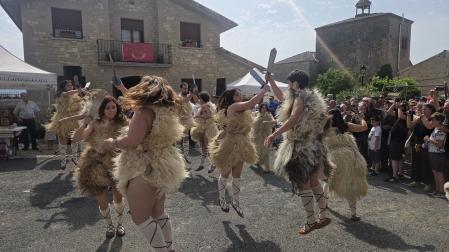 Imagen de una de las recreaciones de la jornadas celebradas en Azcona.