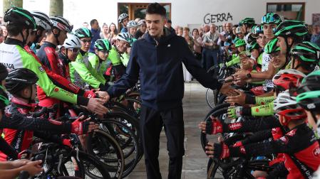Uharte Arakil se lanzó a la calle este martes 2 de junio, para homenajear al ciclista Igor Arrieta tras el brillante Giro de Italia 2026 que protagonizó el corredor, con victoria de etapa incluida