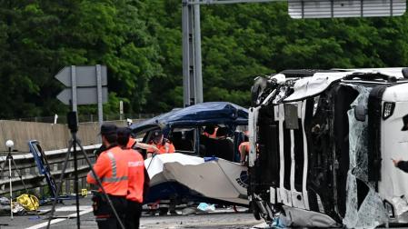 Miembros de la Ertzaitza, en el lugar el accidente