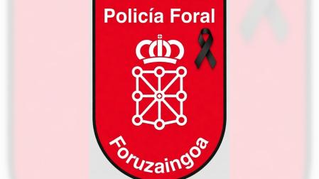 Escudo de la Policía Foral, con el crespón negro