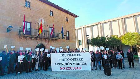 Imagen de una concentración en Murillo el Fruto para pedir estabilidad en el consultorio médico