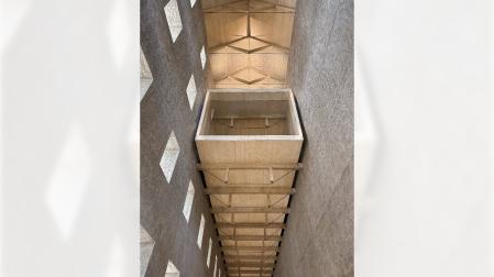 "Tronco ingrávido" en el interior del Euskal Museoa