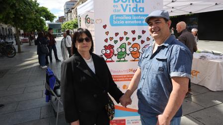 Charo Baztán Martínez junto a su hijo, Alberto Lusarreta Baztán, a quien donó un riñón
