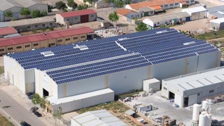 Instalación solar sobre una empresa