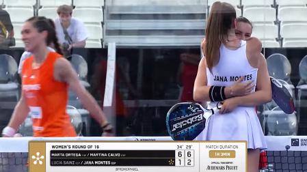 Bonito abrazo final de Martina Calvo y Jana Montes, quienes fueron pareja, una vez finalizado el encuentro