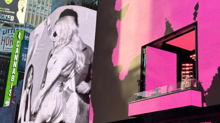 Madonna, durante su concierto sorpresa en Times Square
