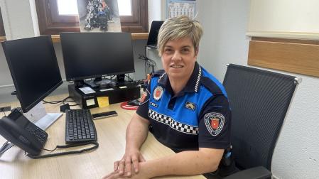 Leyre Ortega Gil en su despacho de jefatura de Policía Municipal situado en el Ayuntamiento de Estella.
