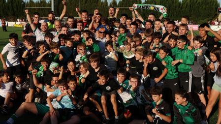 El Pamplona celebra su triunfo ante el Izarra