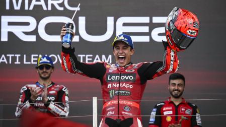 Marc Márquez celebra su victoria en el circuito húngaro de Balaton Park.