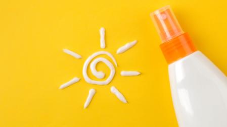 Existen varios factores de protección en los que conviene fijarse antes de comprar una crema solar