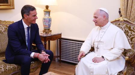 El presidente del Gobierno, Pedro Sánchez, ha sido recibido este lunes por el papa León XIV en la sede de la Nunciatura Apostólica en Madrid durante su visita a España.