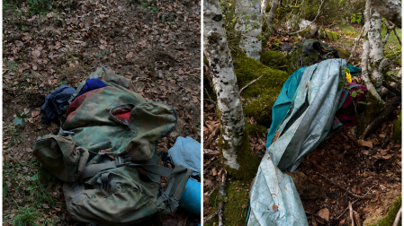 Mochila y lona de plástico encontrados por el vecino de Pamplona y su amiga en el llano de Eskilzarra y dentro del bosque, cerca del refugio de Belagua.