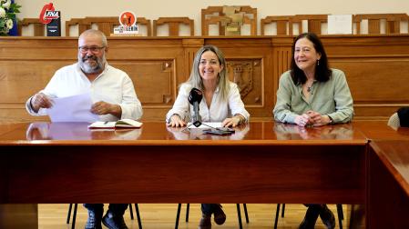 Desde la izda., Javier Armentia, Esmeralda Maso y Rosarina Caballín, este lunes en Lerín